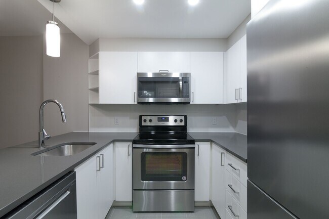 Building Photo - 4555 Av. Bonavista