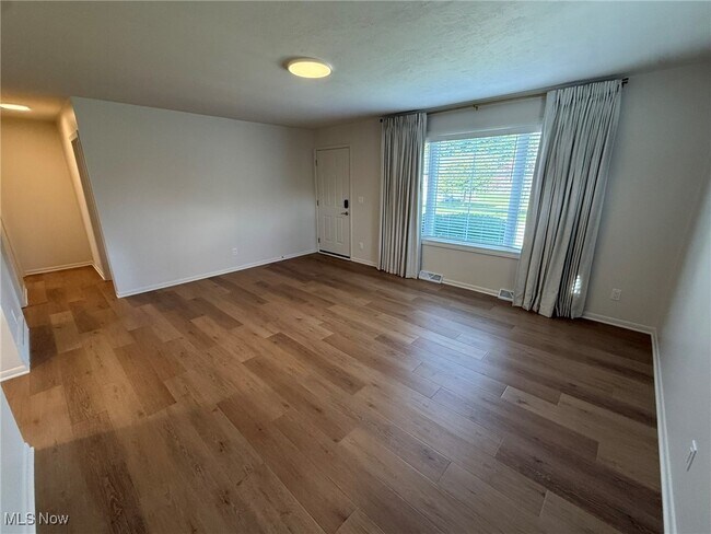 Foto del edificio - 312 Minnich Ave NE