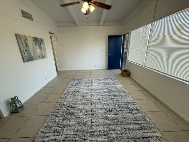 Foto del edificio - 2 Bed 1 Bath Spacious Apartment