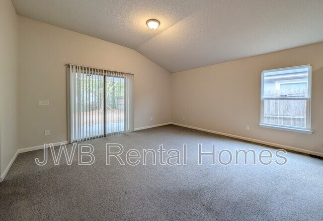 Foto del edificio - 5591 Village Pond Cir