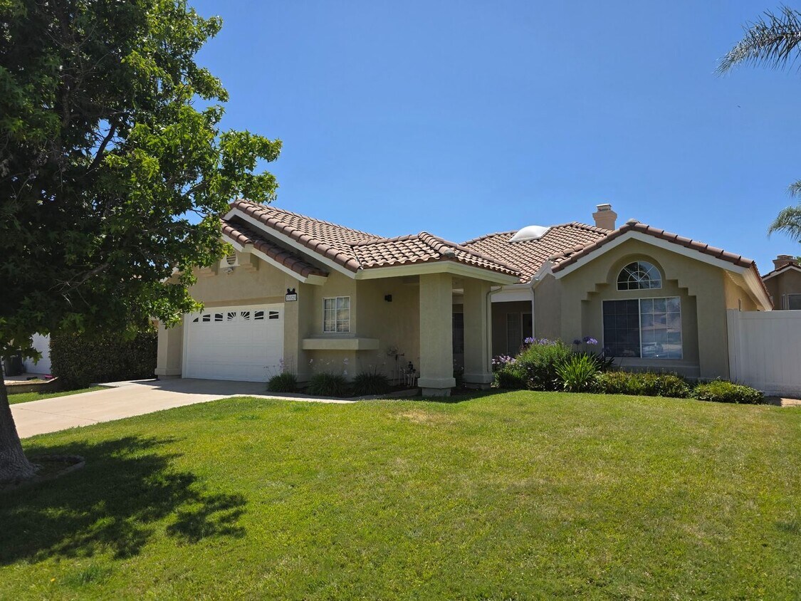Primary Photo - Single Level 3 Bedroom, 2 Bath in central ...