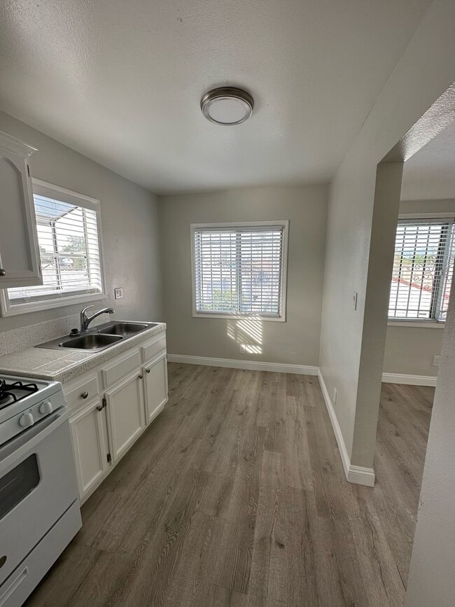 Photo - 714 E 81st St Apartment