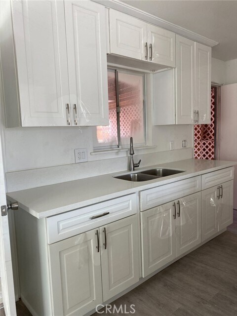 Foto principal - 7571 Wells Ave