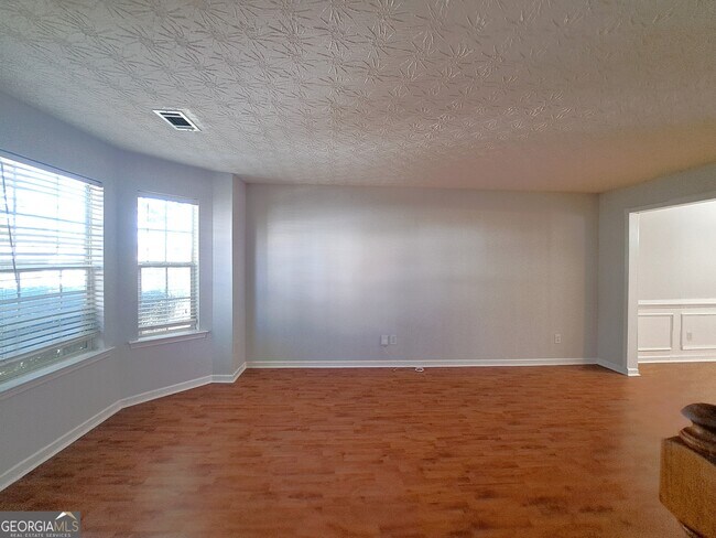 Building Photo - 3940 Crescent Walk Ln NE