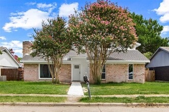Building Photo - 2925 Brookcrest Dr