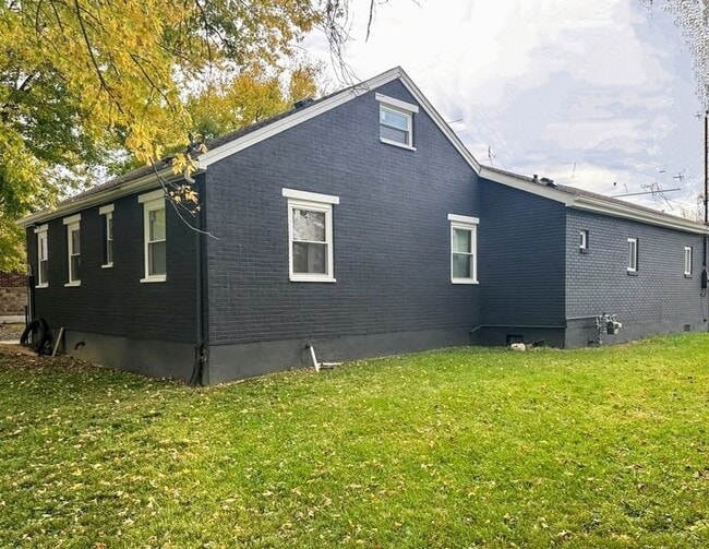 Building Photo - Spacious 6BR House in New Lebanon