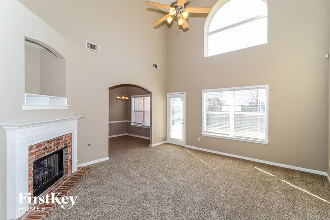 Building Photo - 325 Fleets Hill Dr