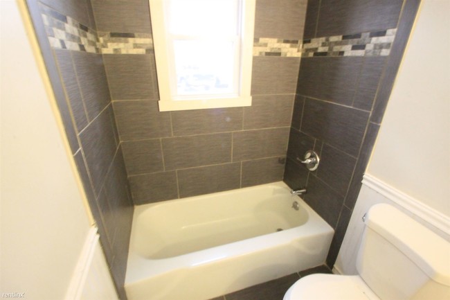 Building Photo - 2 br, 1 bath  - Regency Hills
