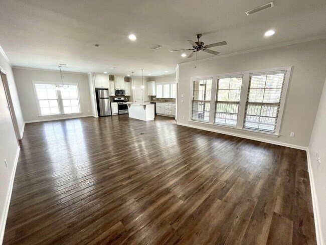 Building Photo - Available now FOR RENT in Dothan, AL!!