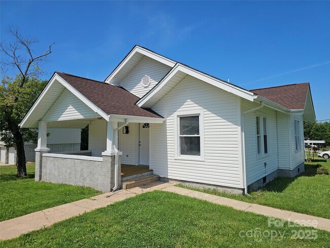 Foto del edificio - 1704 16th St NE