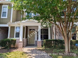 Building Photo - 2015 Freeport Dr