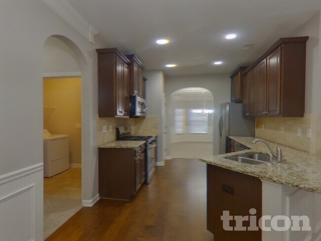 Building Photo - 20 Silver Peak Dr