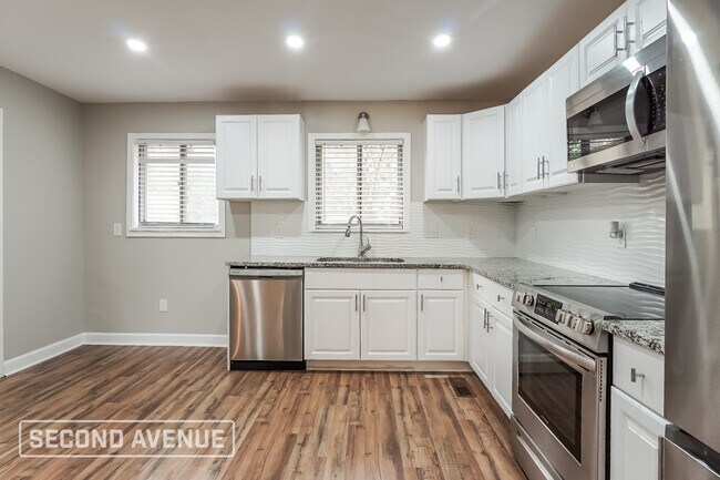 Foto del edificio - 325 16th Ave SW