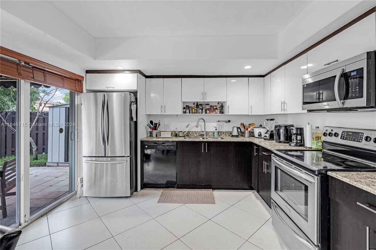 Foto principal - 931 NW 106th Ave