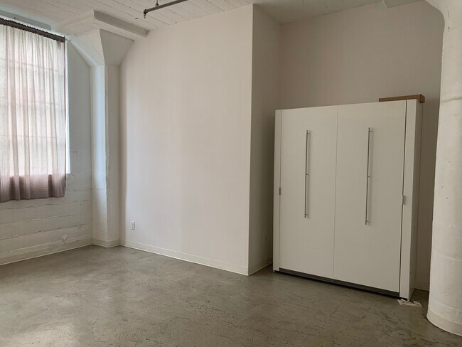 Foto del edificio - 420 S San Pedro St