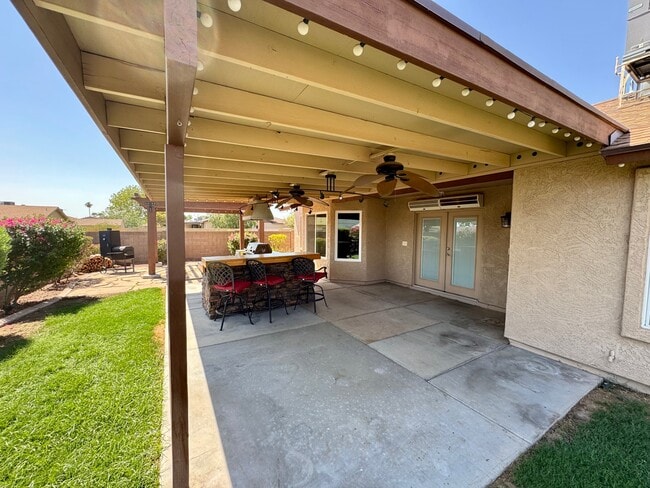Building Photo - 7249 W Sunnyside Dr