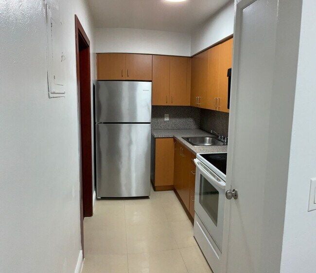 Building Photo - Up to 2 Months Free! Spacious 1/1 in Central Location!