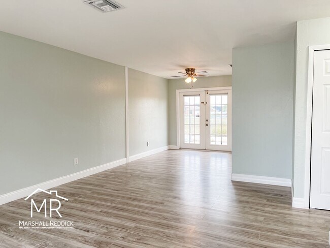 Building Photo - Charming 2 Bed 1 Bath Duplex in NE Cape