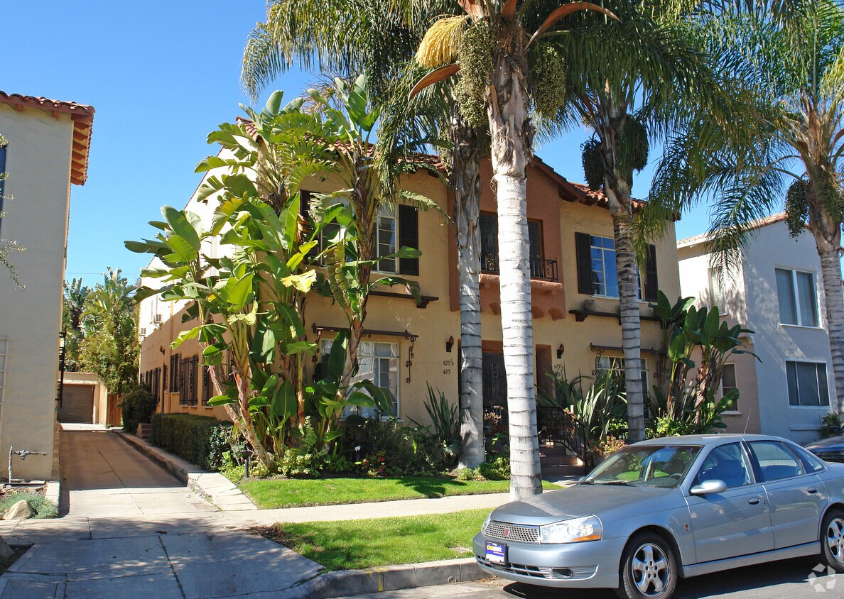 Foto del edificio - 425 N Sierra Bonita Ave