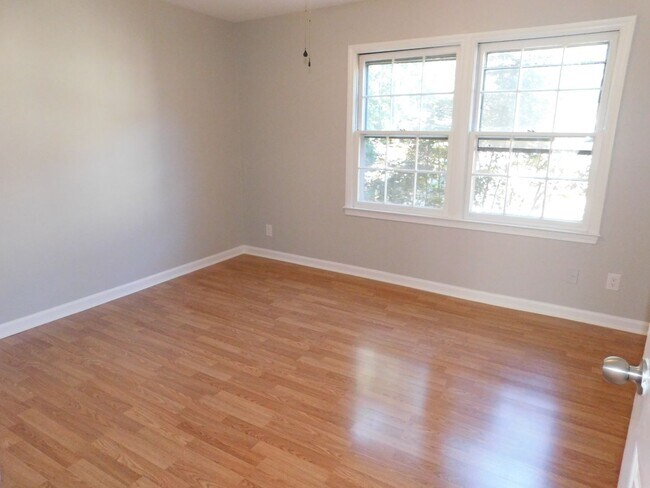 Foto del edificio - End Unit Townhome