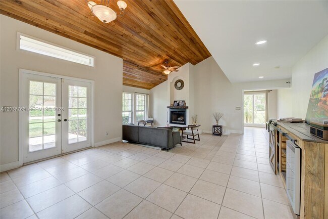 Foto del edificio - 1300 NW 122nd Ave