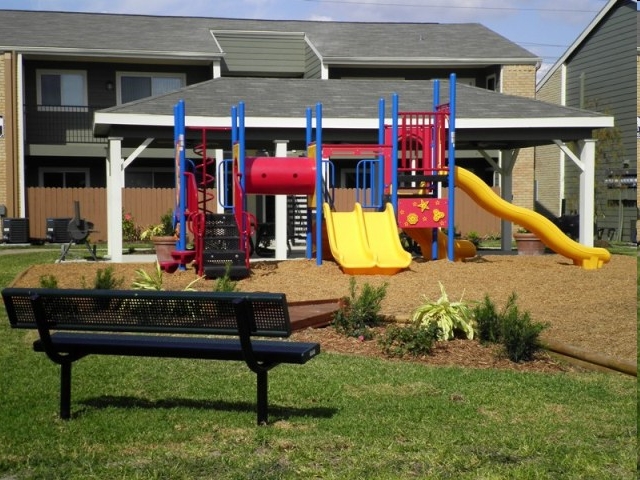 Área de juegos para niños - The Reserve at Creekbend Apartments