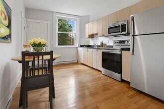 Building Photo - 14 Lyndhurst St