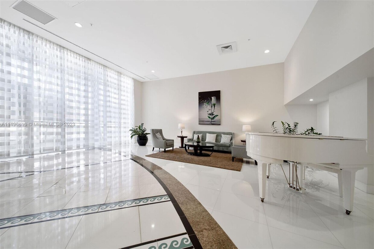 Primary Photo - 6301 Collins Ave