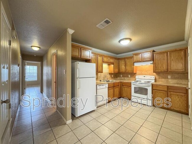 Building Photo - 4850A 205 Lp