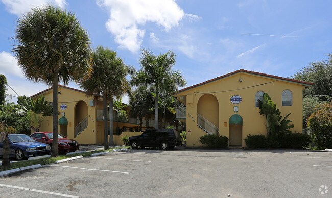 Building Photo - 1350-1400 NE 5th Ter
