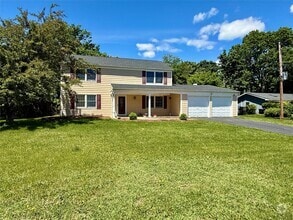 Building Photo - 7 Manor Ln