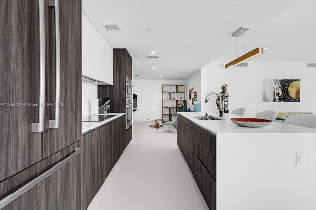 Foto del edificio - 488 NE 18th St