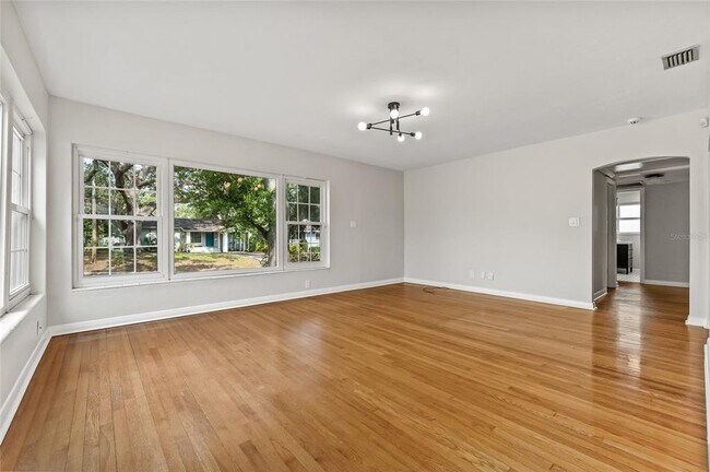 Foto del edificio - 1023 W Ohio Ave