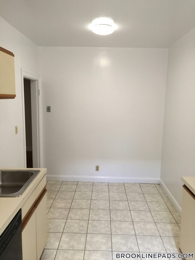 Building Photo - 38 Harris St