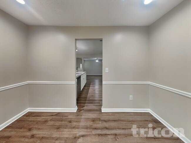 Foto del edificio - 589 Lakewater View Dr