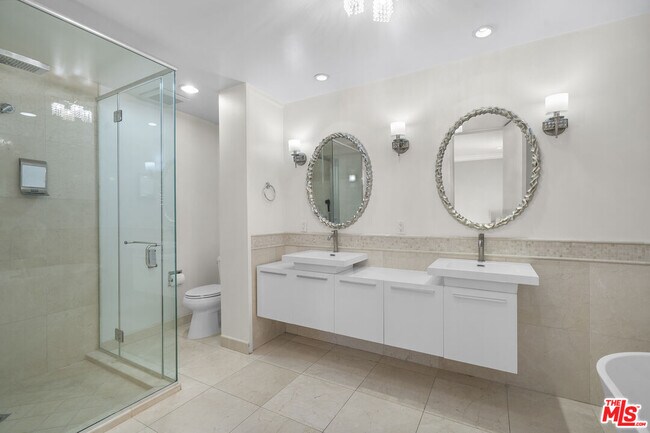 Building Photo - 4477 Wilshire Blvd