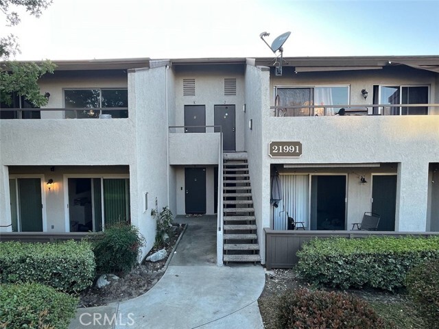 Building Photo - 21991 Rimhurst Dr