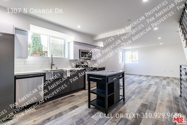 Building Photo - 1307 N Orange Dr