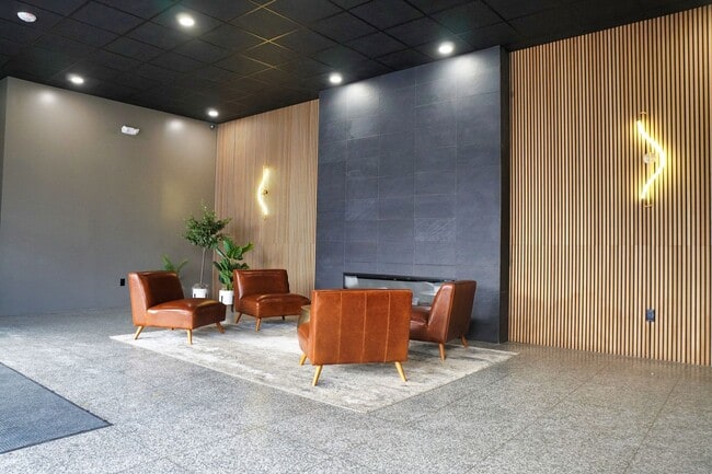 Building Photo - District 425