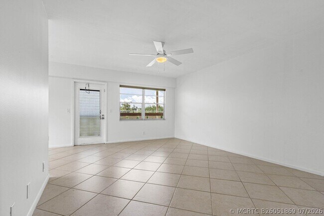 Building Photo - 74 Mansfield B