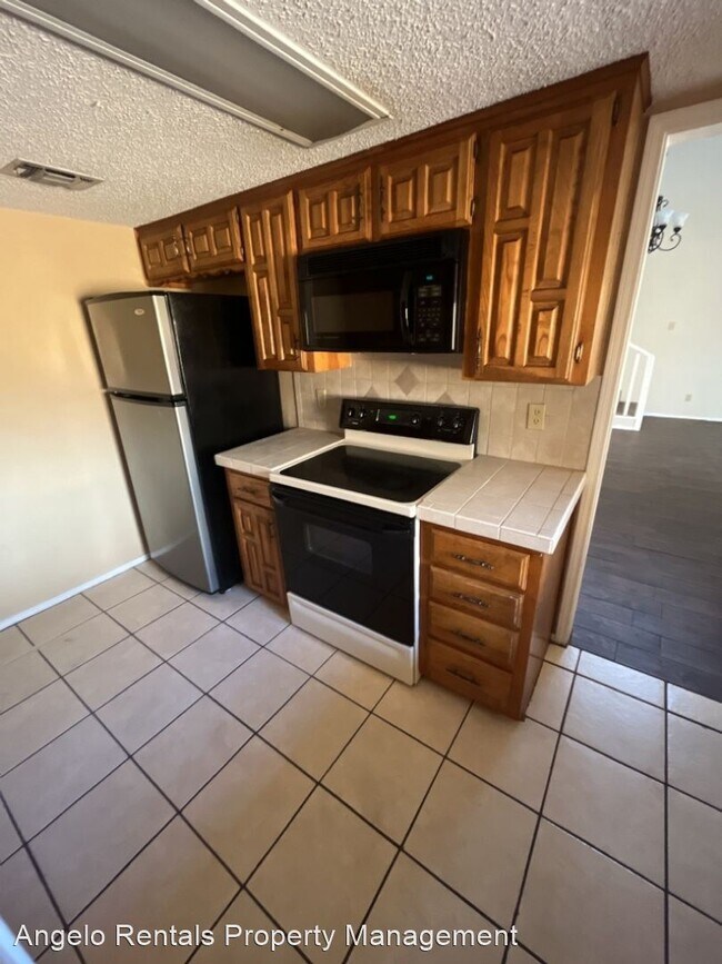 Building Photo - 2 br, 2 bath House - 3913 Driftwood Dr.