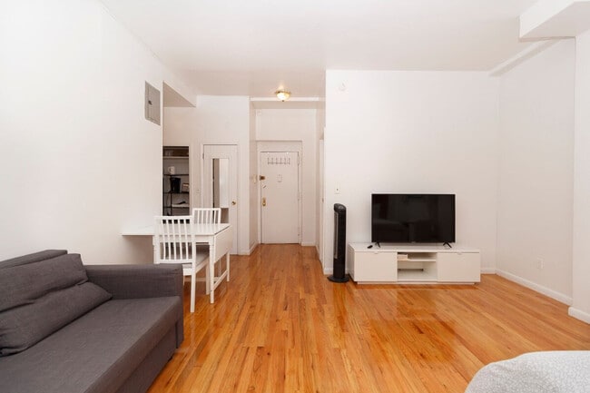 Foto del edificio - 215 B E 95th St
