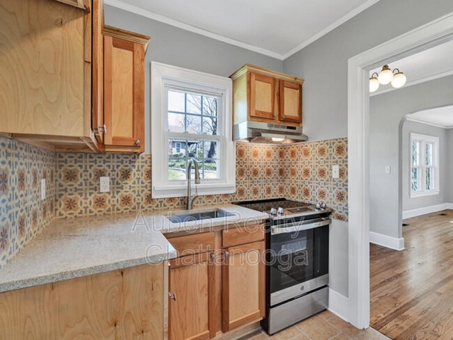 Building Photo - 118 Pinehurst Ave