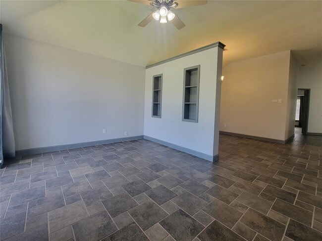 Building Photo - 16115 Lakestone Dr