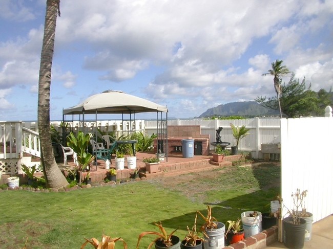 Building Photo - Rainbow Estates