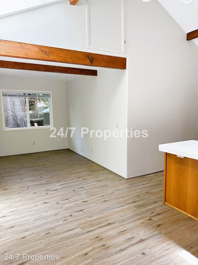 Foto del edificio - 2 br, 1 bath House - 8780 SW Washington Dr.