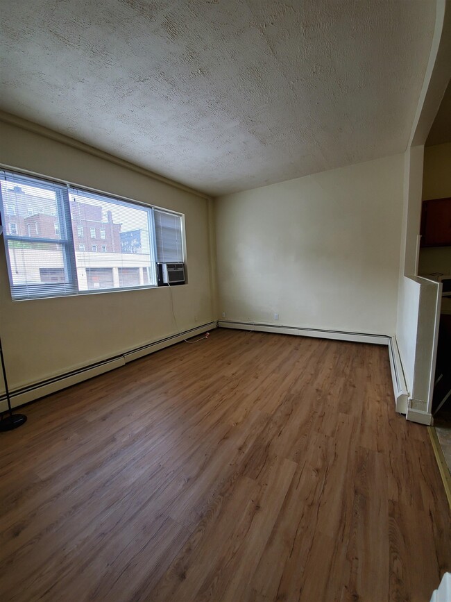 Building Photo - 6120 Hudson Ave