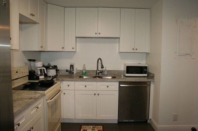 Foto del edificio - Pretty, Huge, Updated Townhome