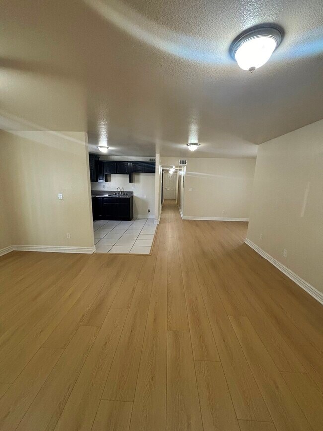 Foto del edificio - 828 W 71st St