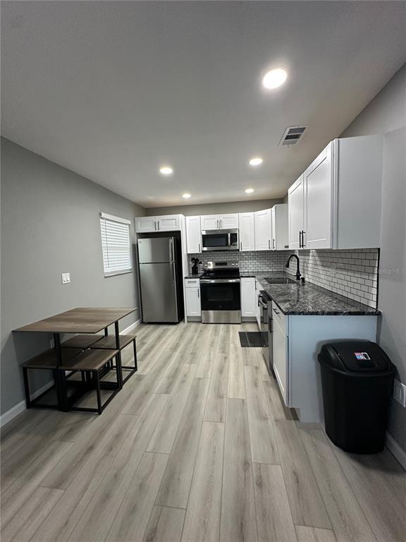 Building Photo - 460 Base Ave E